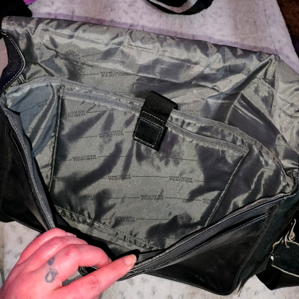 Kenneth Cole laptop bag - Picture 8 of 13